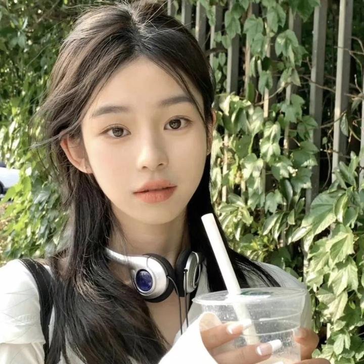 肮脏的黑袋子